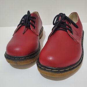 Classic Red Lace-Up Oxford Shoes Size  6